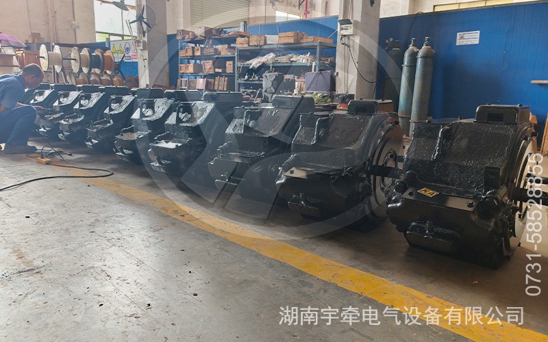 一批 ZQ-21 礦用直流牽引電機(jī)裝車(chē)發(fā)貨